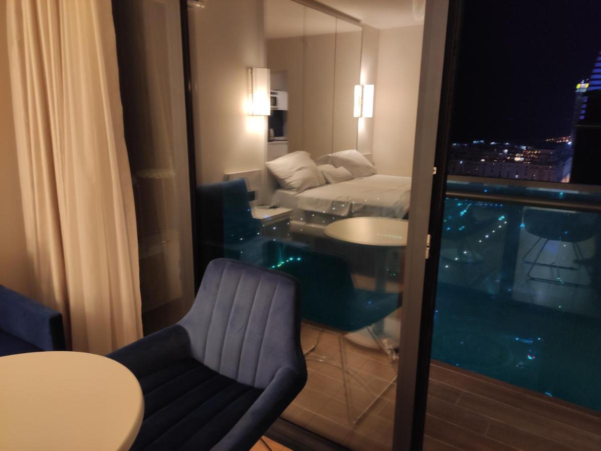 Orbi Cyti Apartment Batumi Bagian luar foto